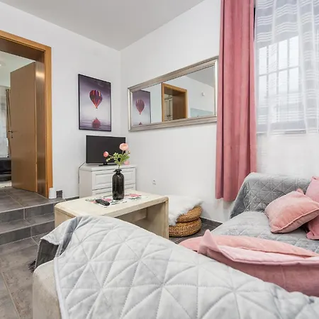 Lovely In With Wifi زادار